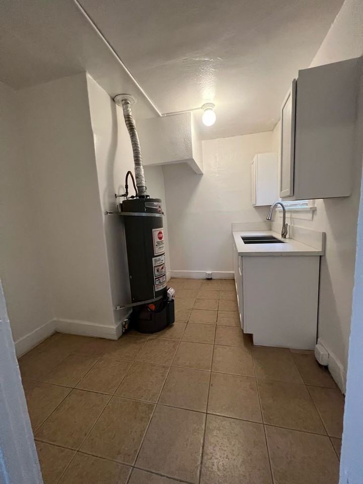 1817 1/2 E Vernon Ave - Photo 4 of 5