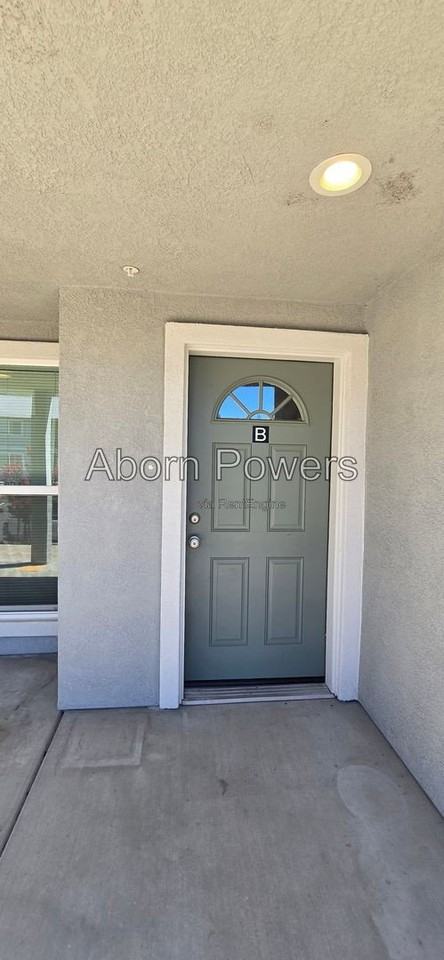 575 Racquet Way #575B - Photo 3 of 22