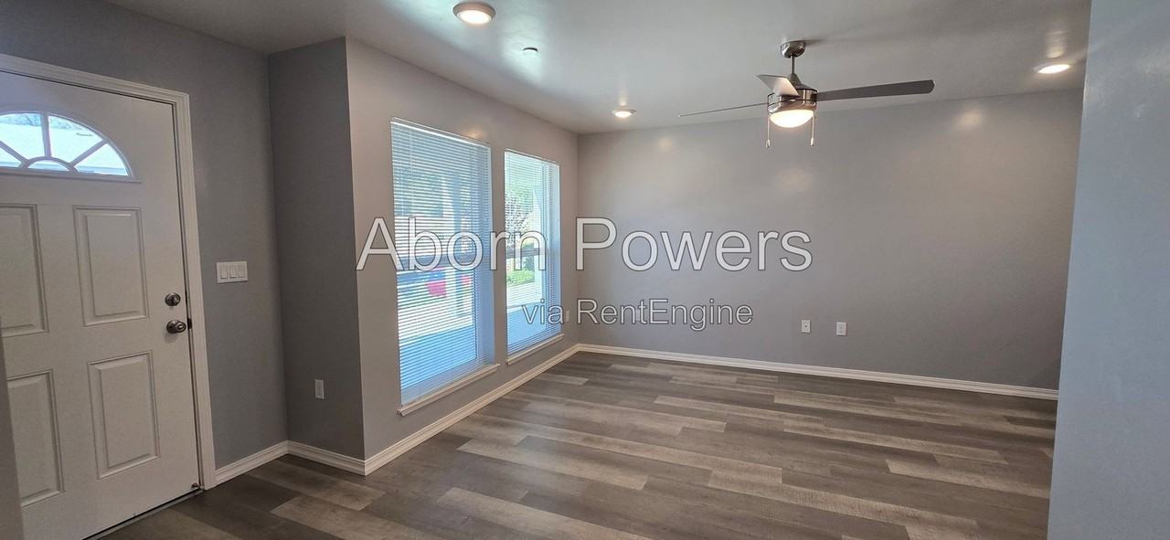 575 Racquet Way #575B - Photo 4 of 22