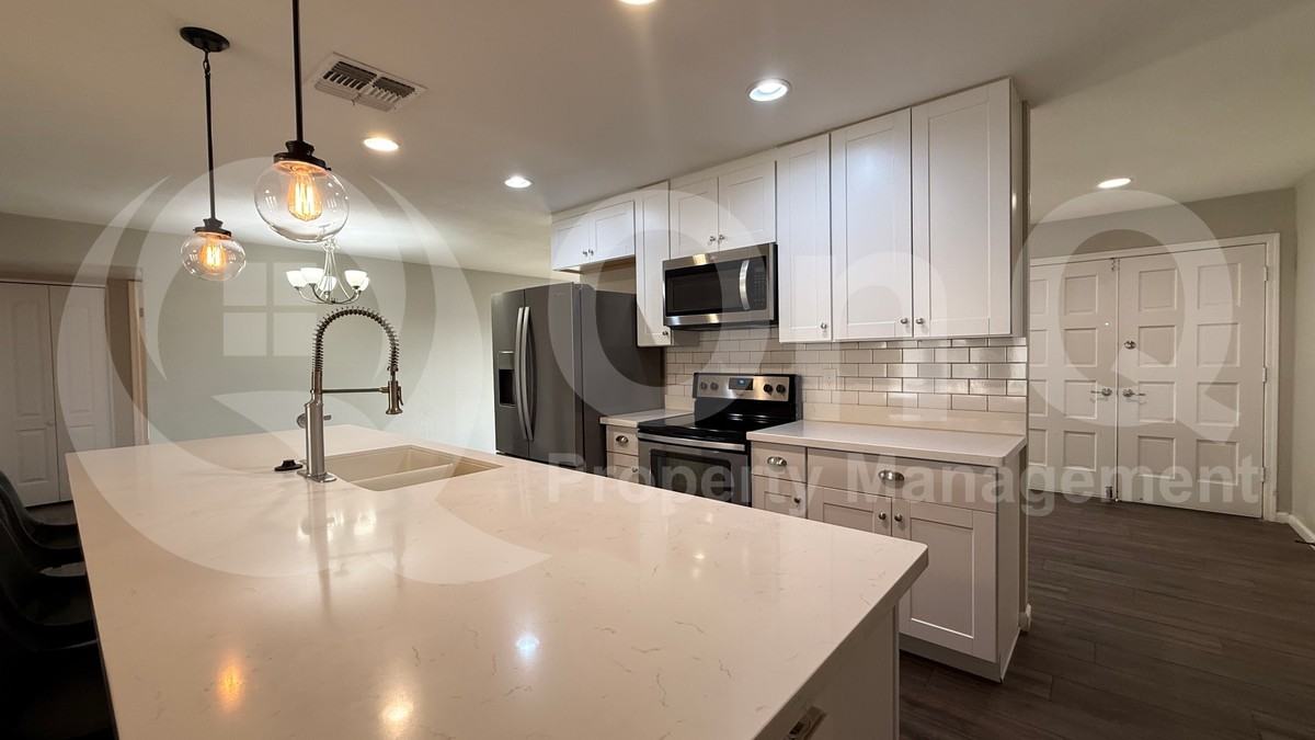 4422 S Mcallister Ave - Photo 6 of 33