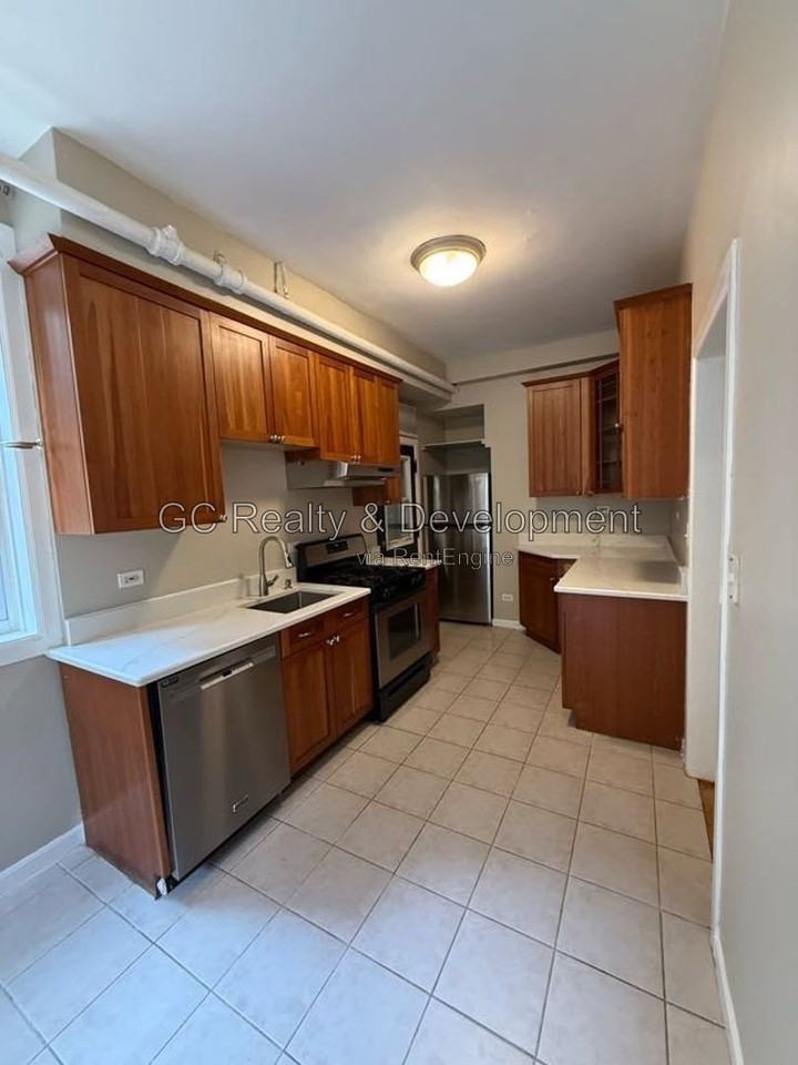 807 Reba Pl #G - Photo 2 of 11