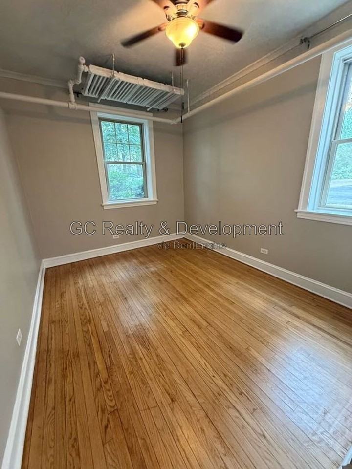 807 Reba Pl #G - Photo 4 of 11