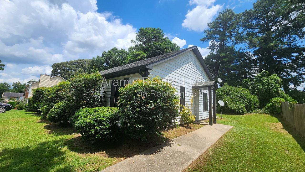 5566 Windwood Rd - Photo 2 of 11