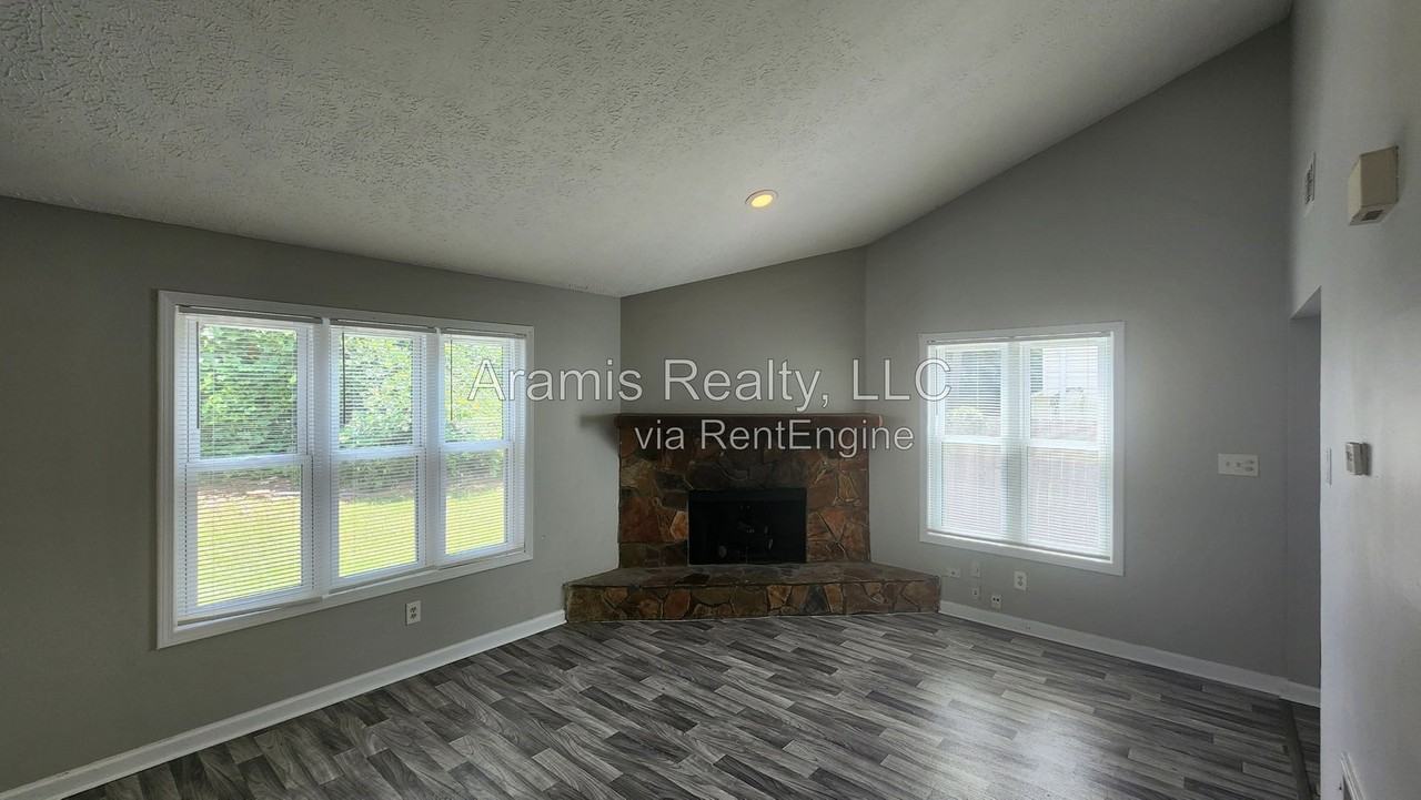 5566 Windwood Rd - Photo 3 of 11