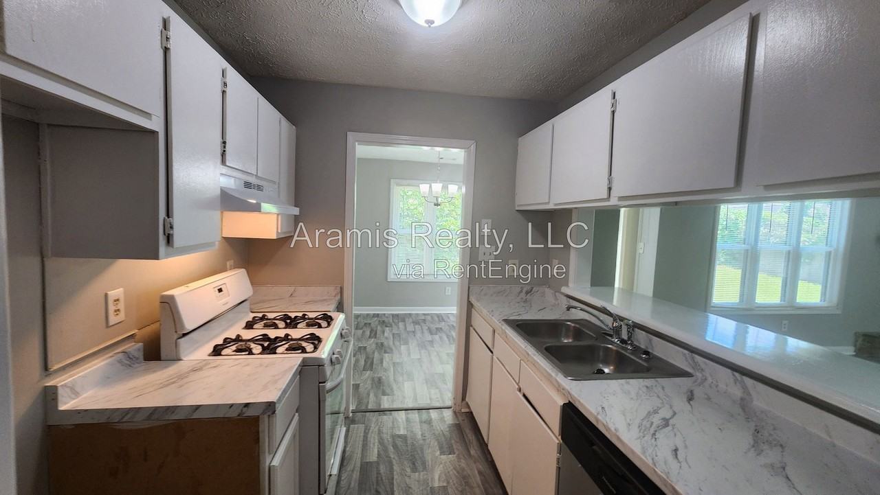 5566 Windwood Rd - Photo 4 of 11