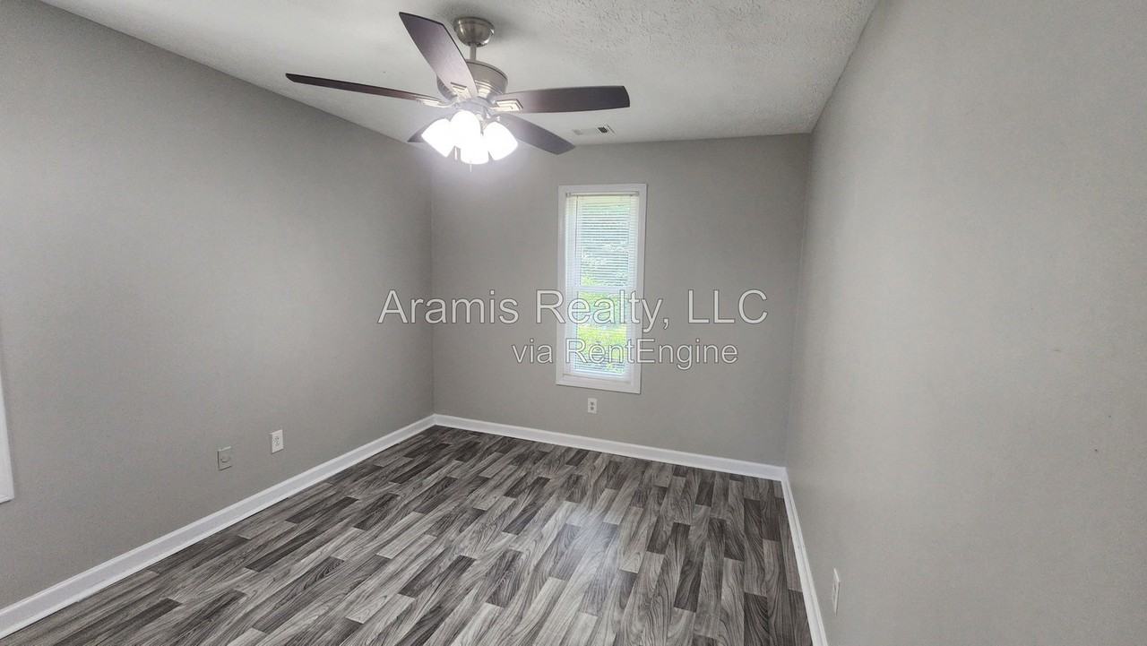 5566 Windwood Rd - Photo 5 of 11