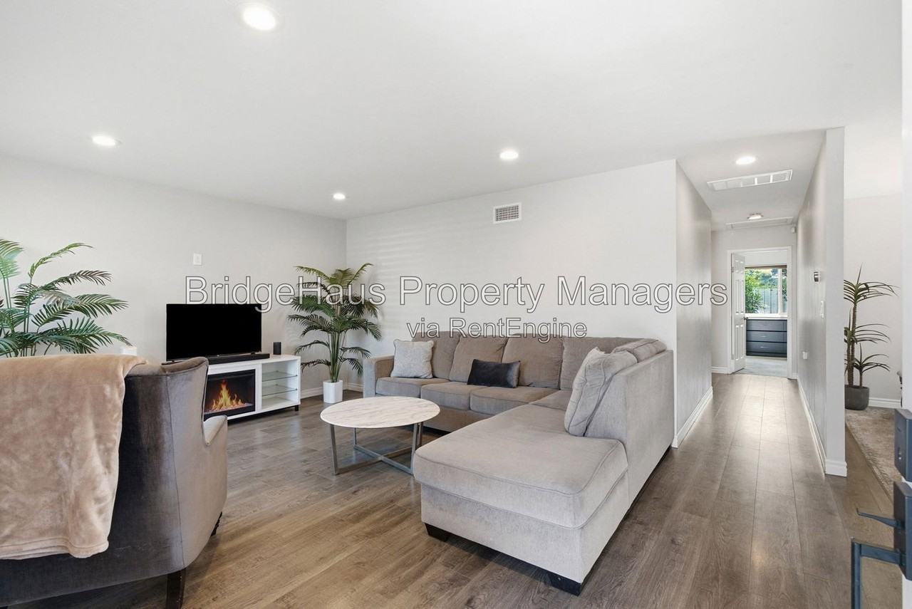 6379 Elsberry St - Photo 6 of 33