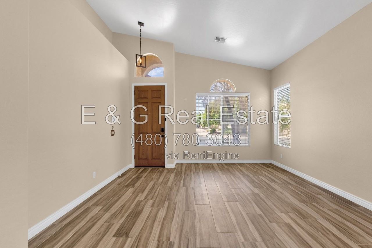 3261 W Ross Dr - Photo 4 of 34