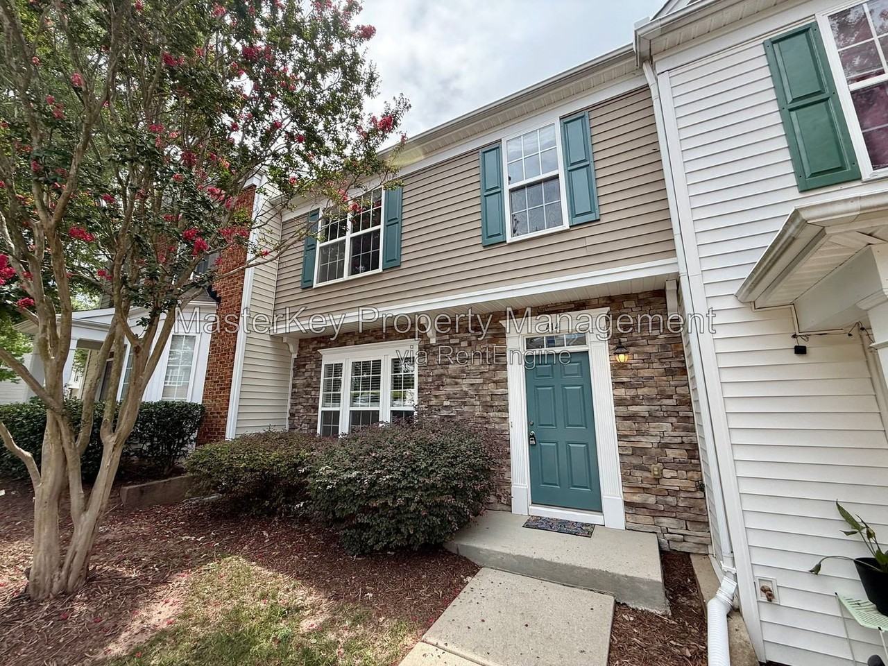414 Walnut Woods Dr - Photo 2 of 24