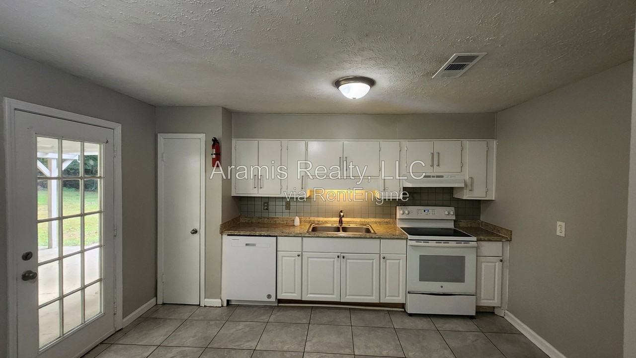 3894 Cindy Dr - Photo 3 of 11