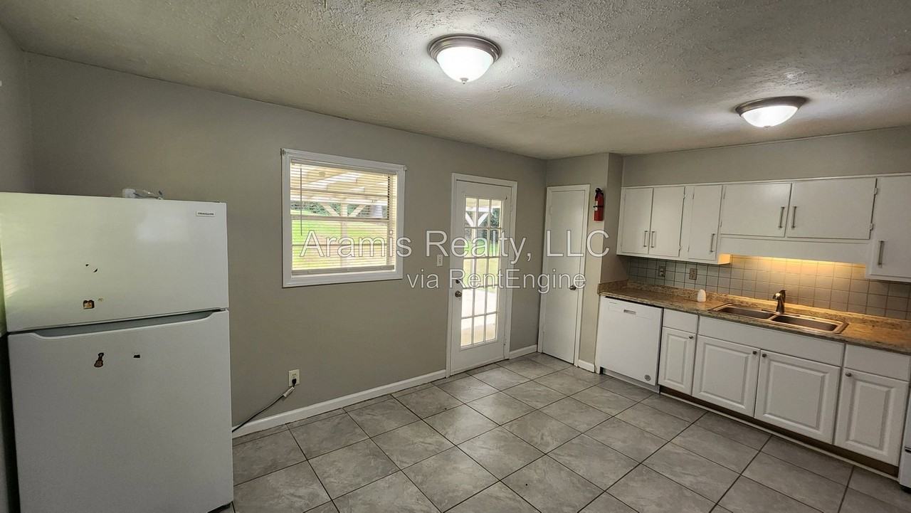 3894 Cindy Dr - Photo 4 of 11