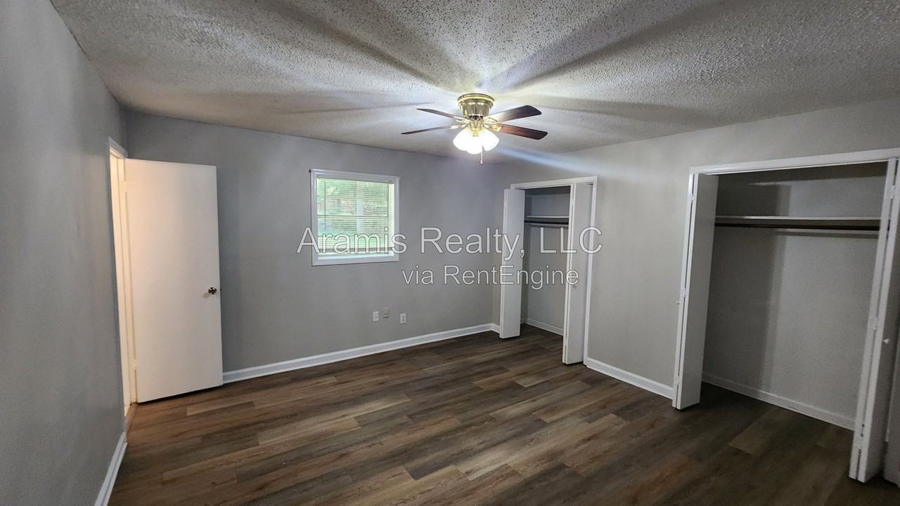 3894 Cindy Dr - Photo 6 of 11