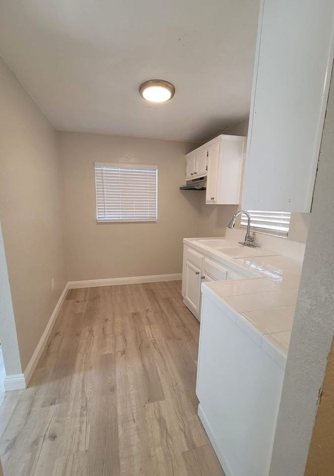 4422 1/2 Stanford Ave - Photo 3 of 7