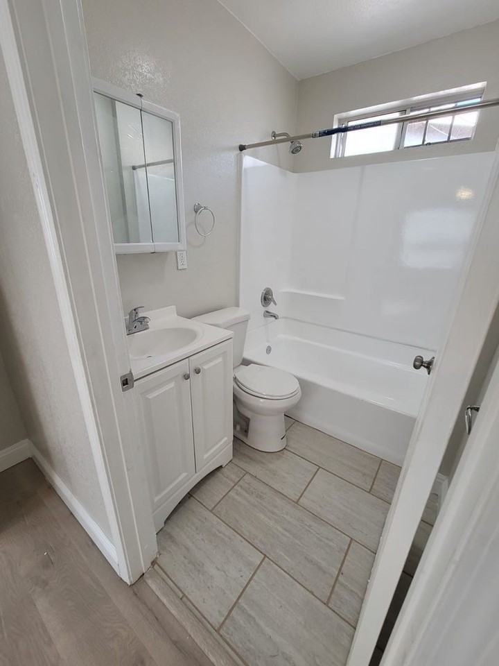 4422 1/2 Stanford Ave - Photo 7 of 7