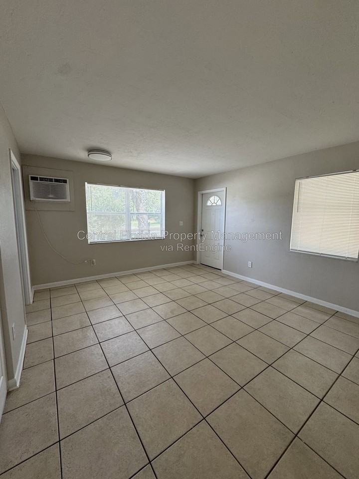 809 Rockhill St - Photo 2 of 9