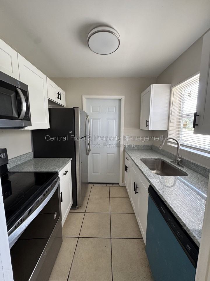 809 Rockhill St - Photo 4 of 9