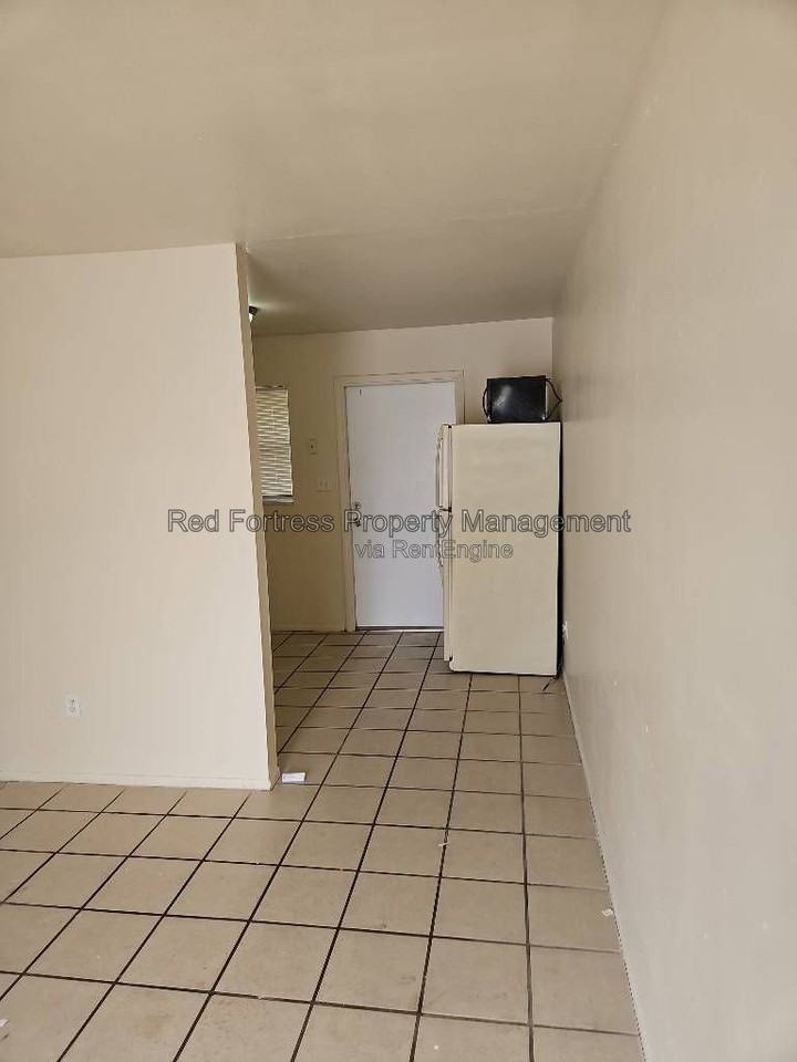 3816 Desoto Ave - Photo 2 of 7