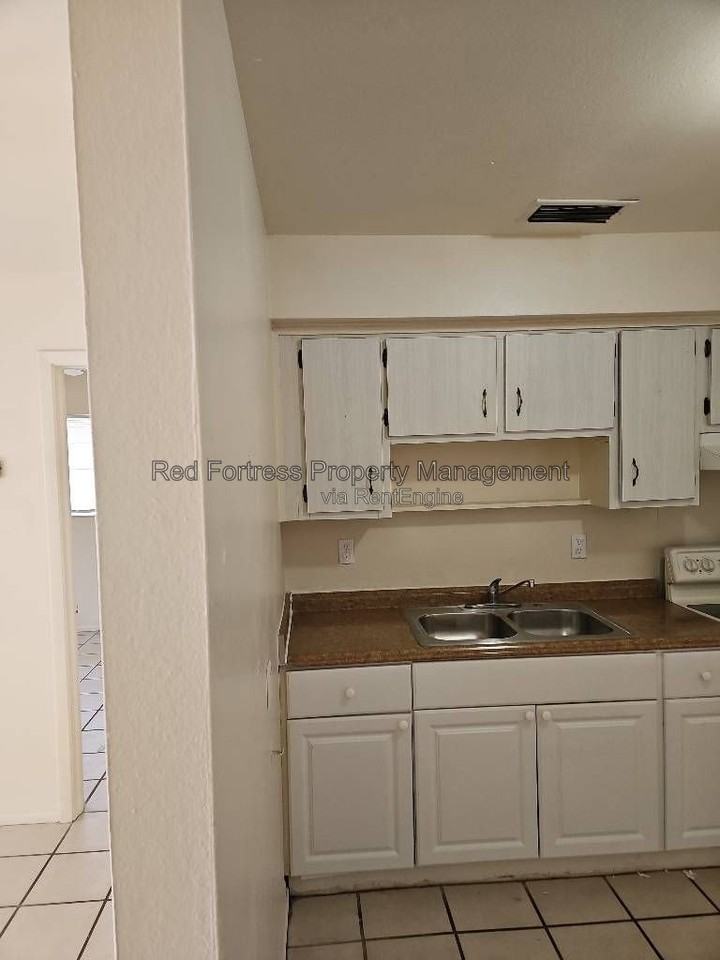 3816 Desoto Ave - Photo 3 of 7