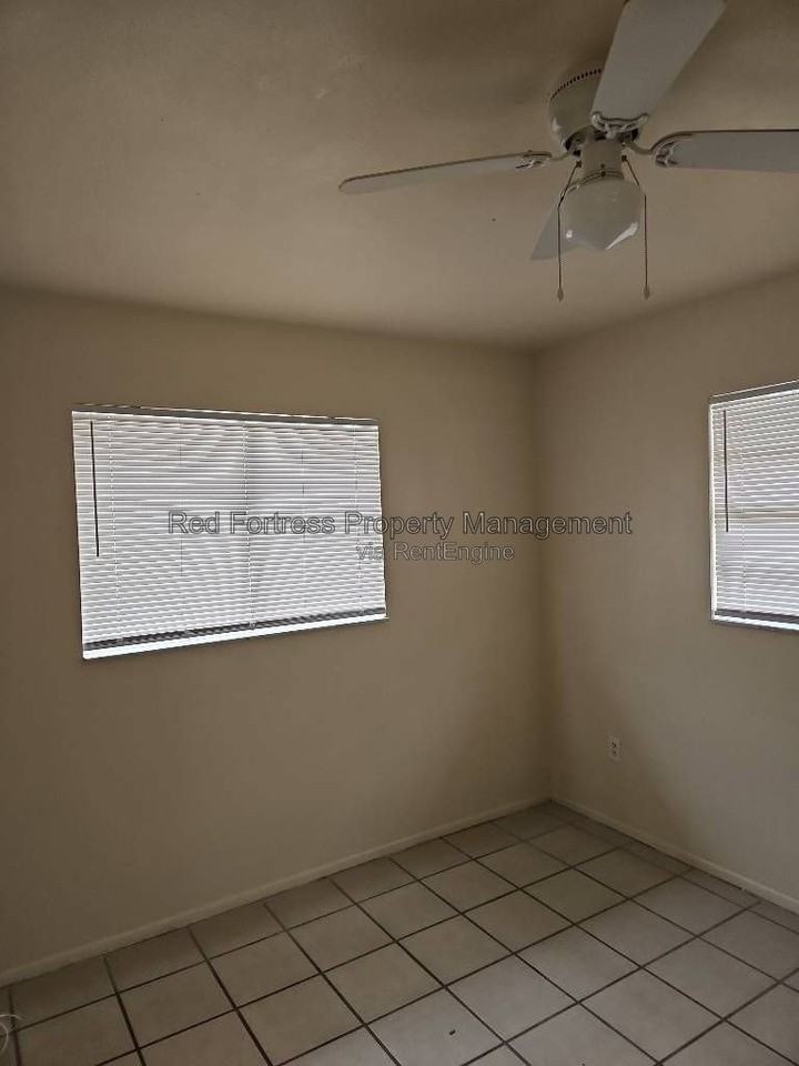 3816 Desoto Ave - Photo 4 of 7