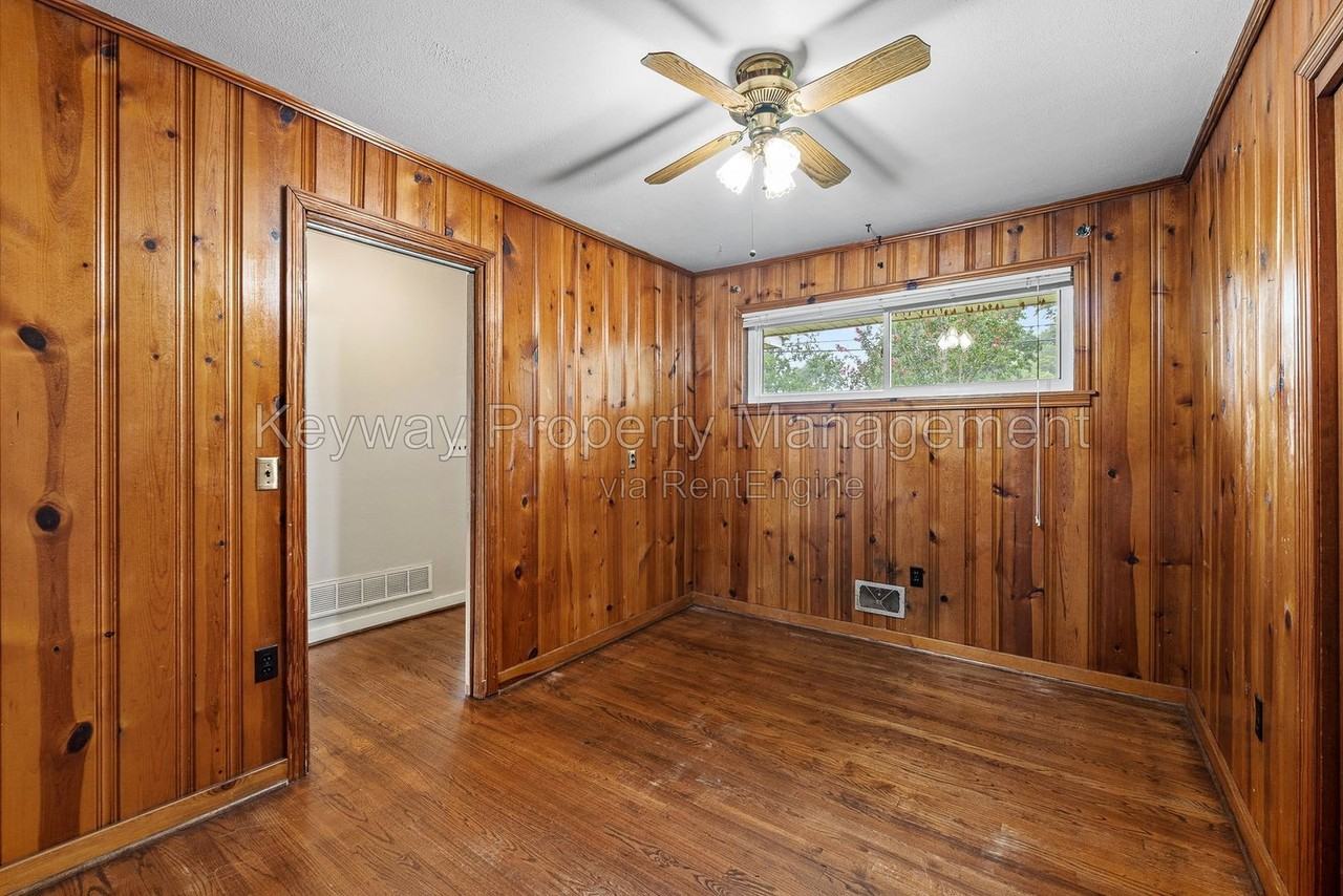 1823 Curtis Dr - Photo 5 of 22