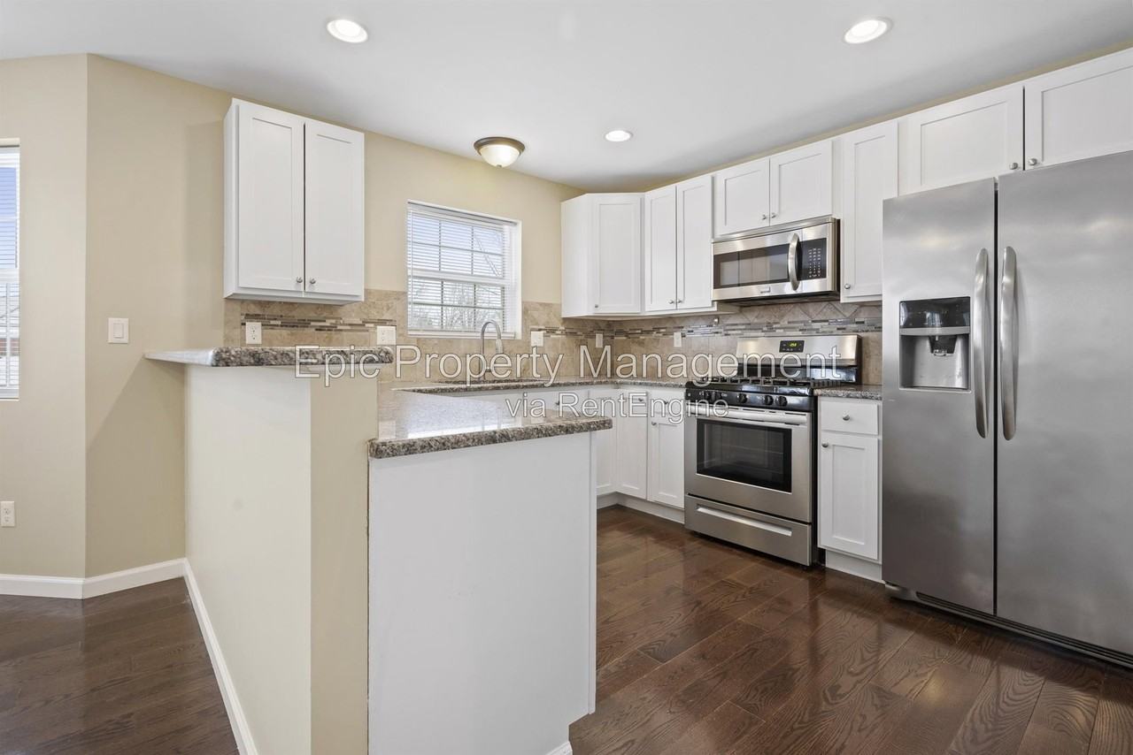 438 Elm St - Photo 2 of 13