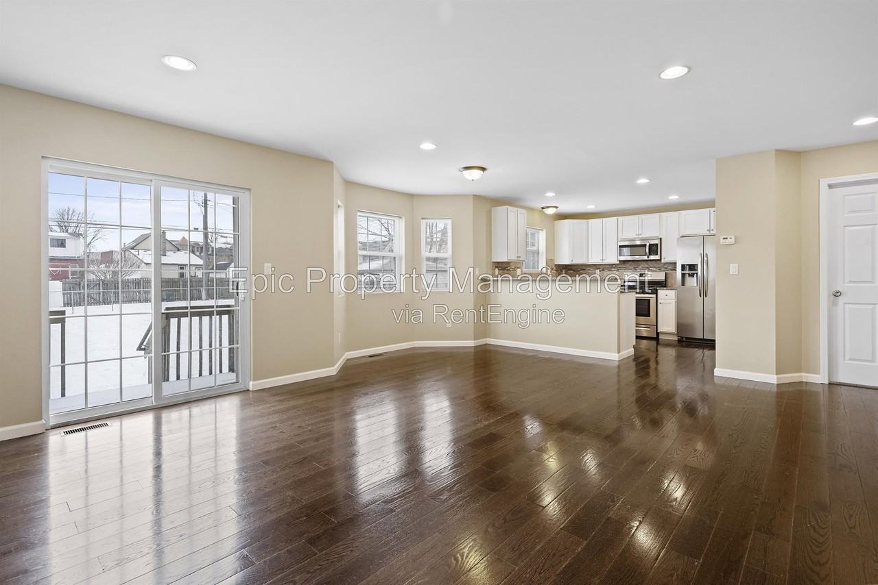 438 Elm St - Photo 3 of 13