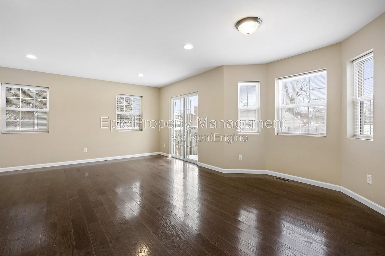 438 Elm St - Photo 7 of 13