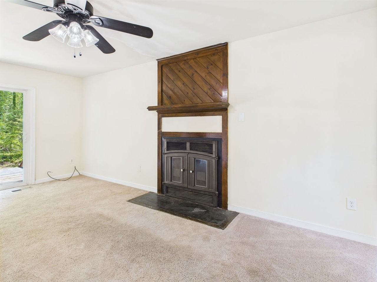 10649 Genlou Rd - Photo 3 of 16