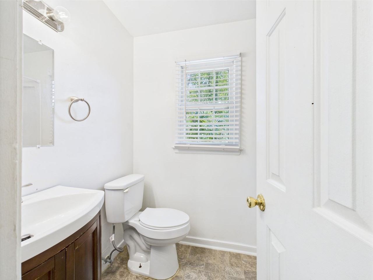 10649 Genlou Rd - Photo 4 of 16