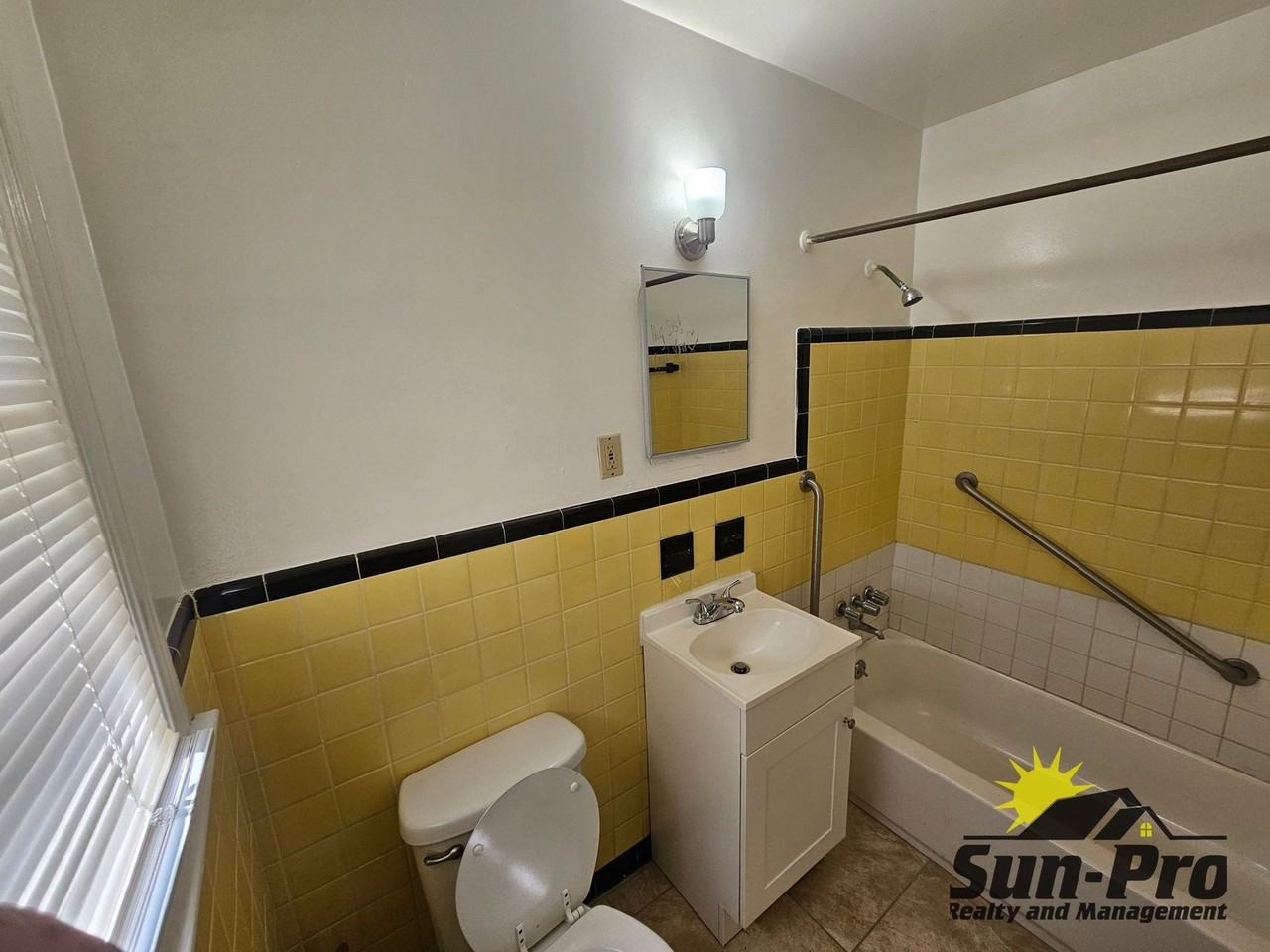 628 Byron Ave - Photo 4 of 14