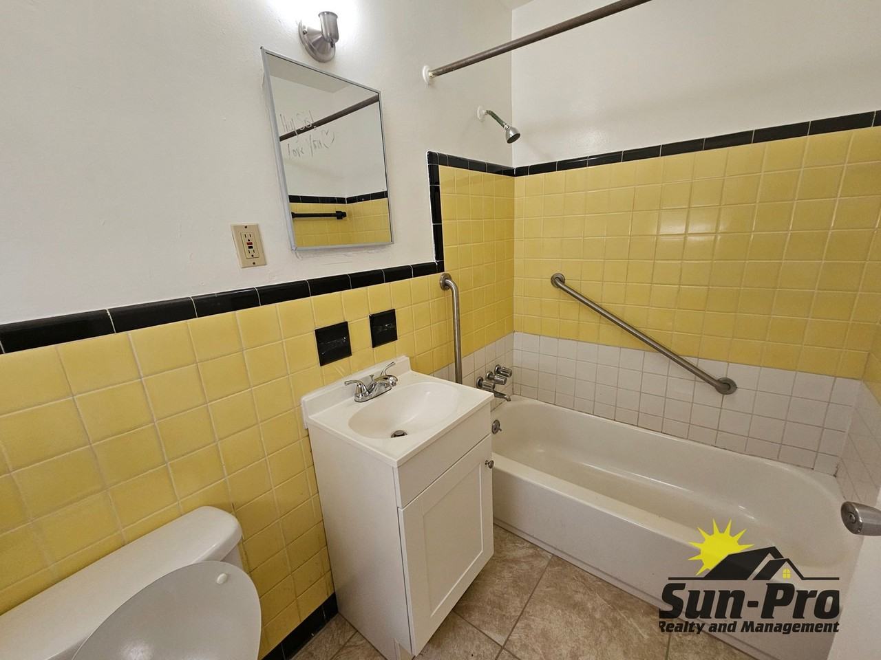 628 Byron Ave - Photo 5 of 14