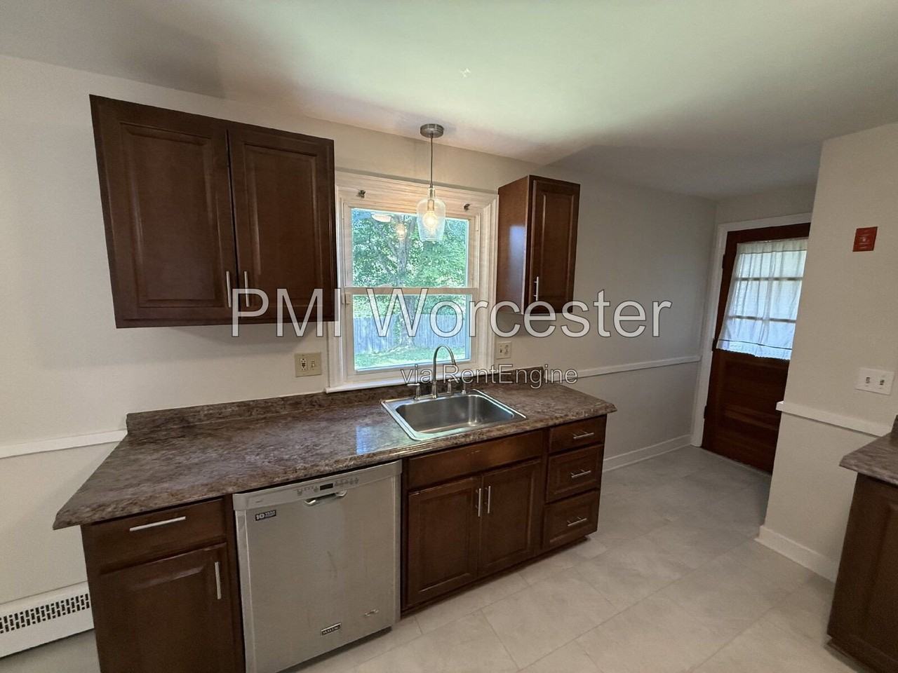 122 Crescent St - Photo 5 of 19