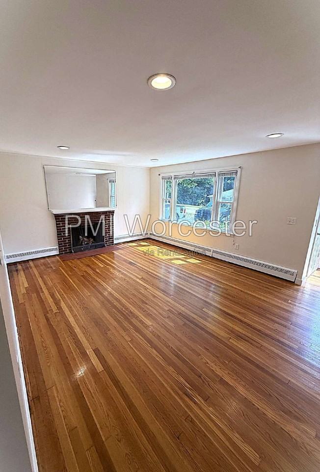 122 Crescent St - Photo 6 of 19