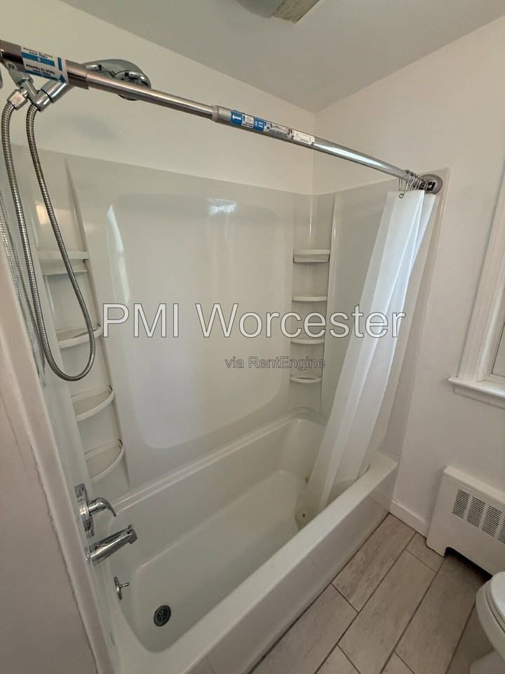 122 Crescent St - Photo 7 of 19