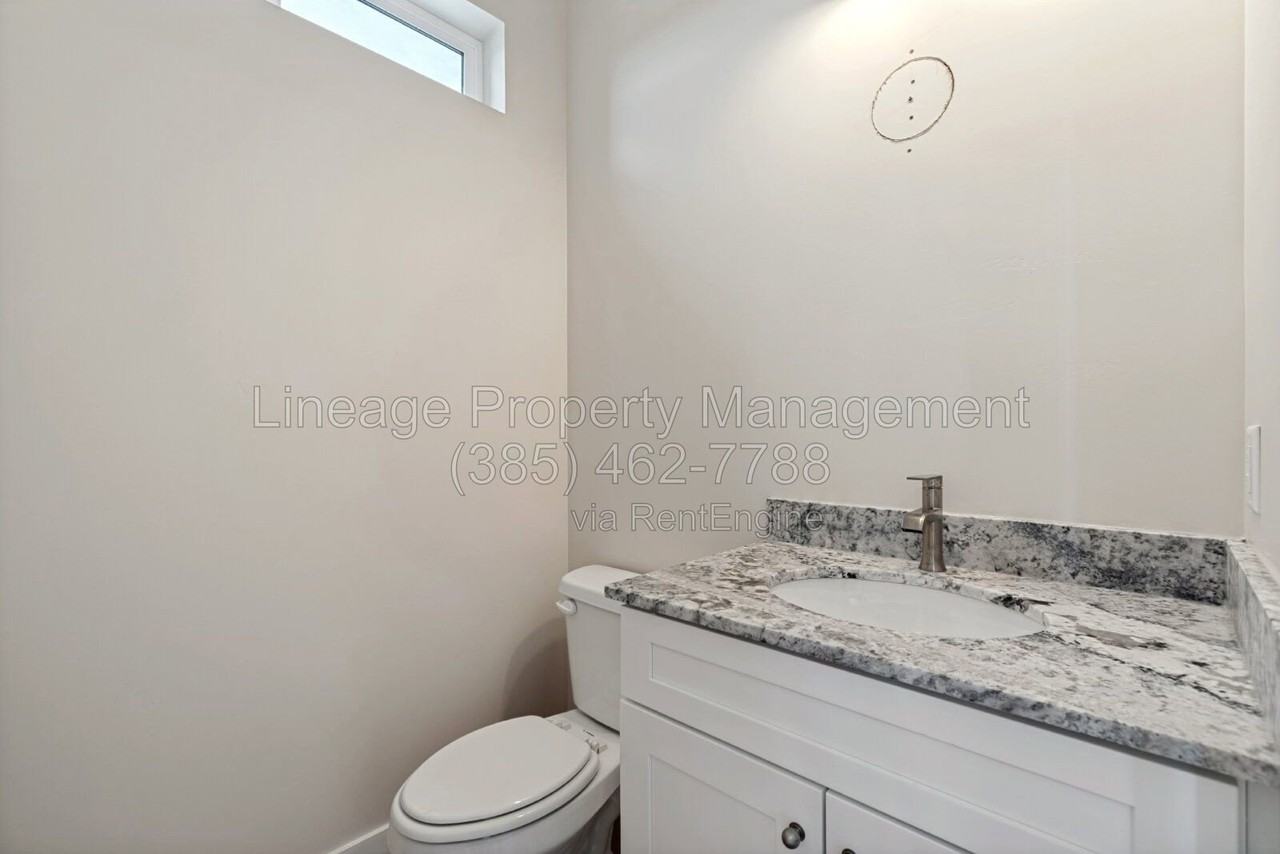 707 N 1540 E - Photo 7 of 31