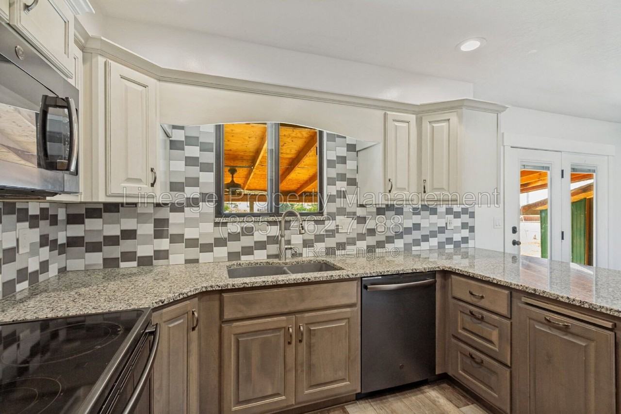 2175 S 150 W - Photo 4 of 35