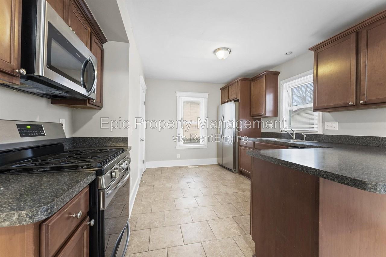2508 W Jefferson Ave - Photo 2 of 14