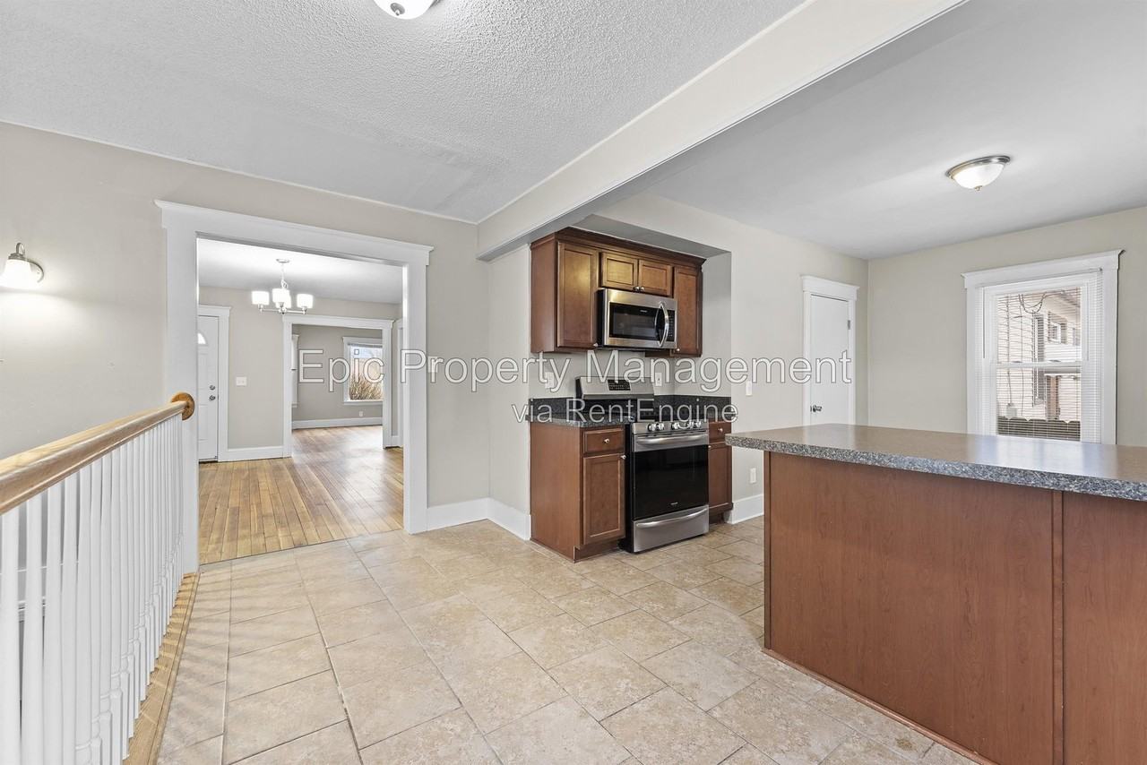 2508 W Jefferson Ave - Photo 3 of 14