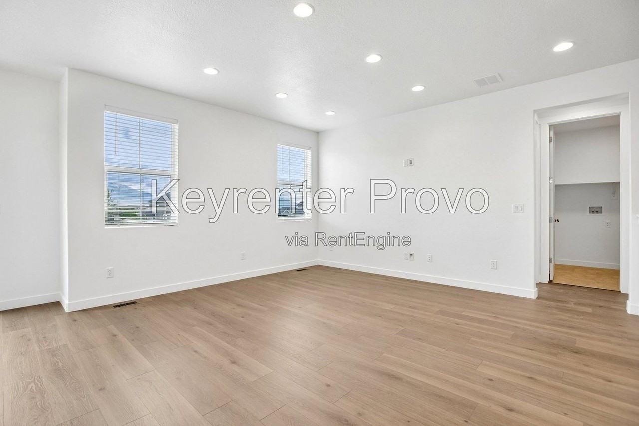 2568 N 3670 W - Photo 7 of 36
