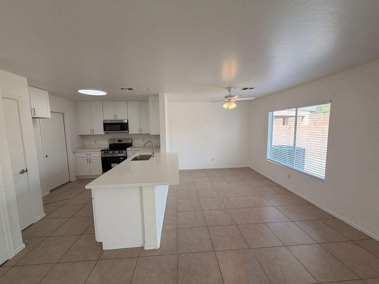 12930 W Paradise Dr - Photo 2 of 13