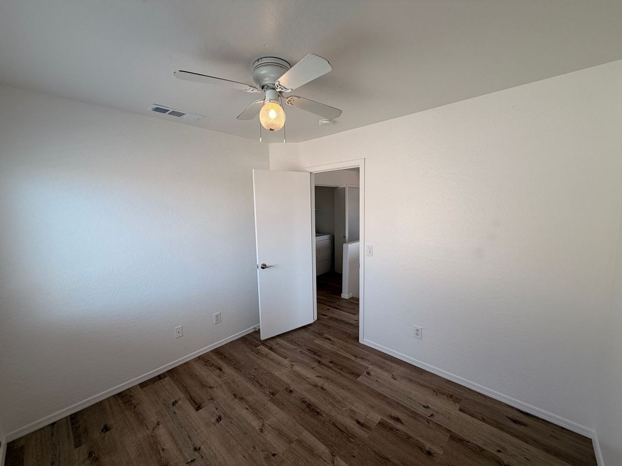 12930 W Paradise Dr - Photo 7 of 13