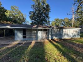 featured image of 2716 Woodside Dr
