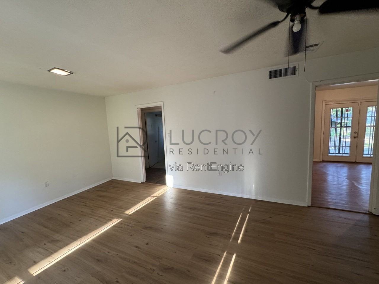 2716 Woodside Dr - Photo 2 of 10