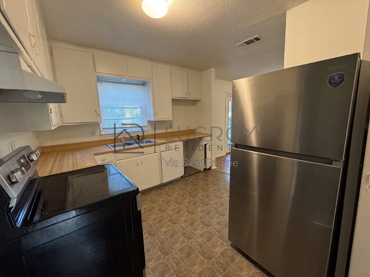 2716 Woodside Dr - Photo 3 of 10