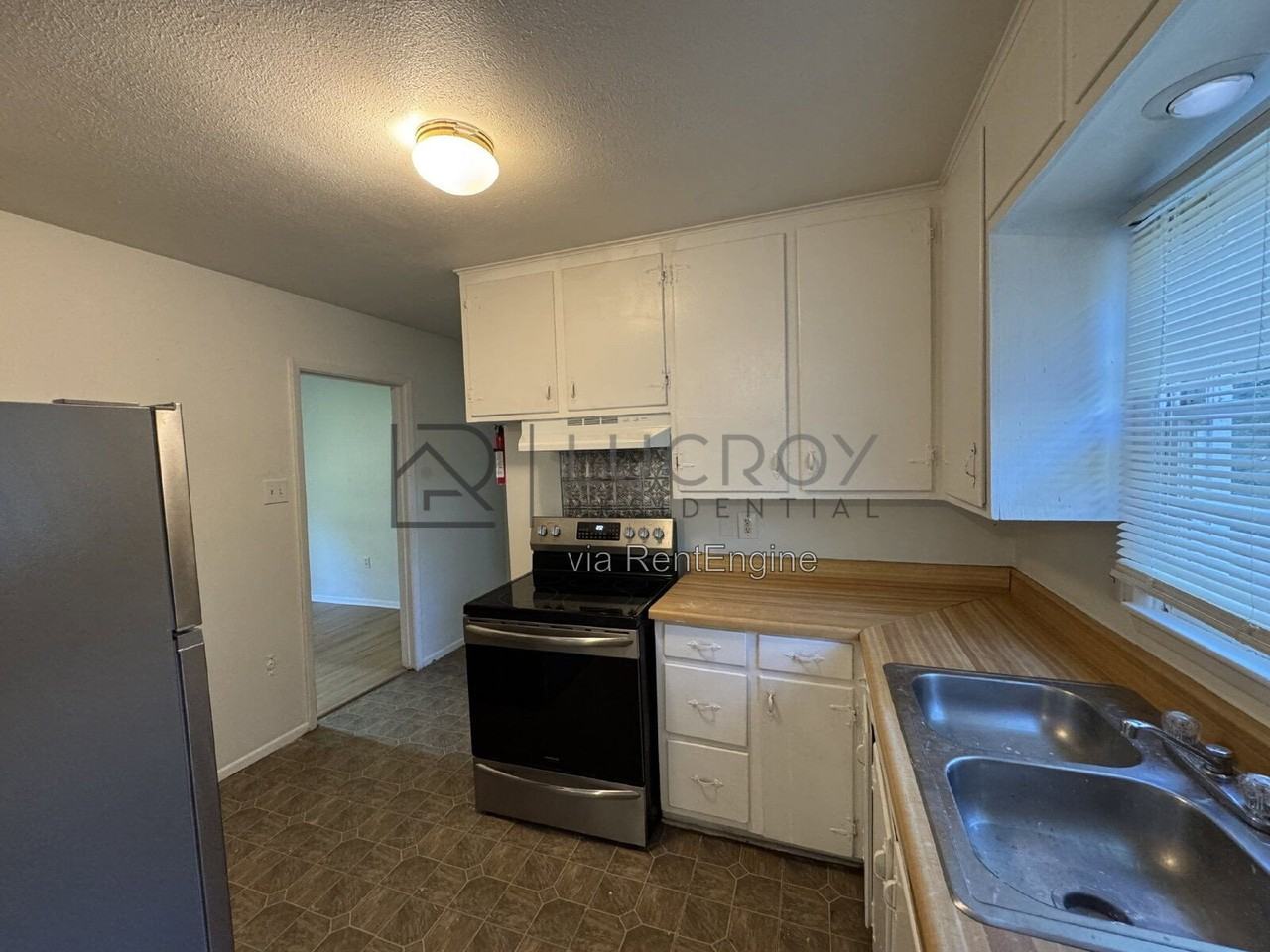2716 Woodside Dr - Photo 4 of 10