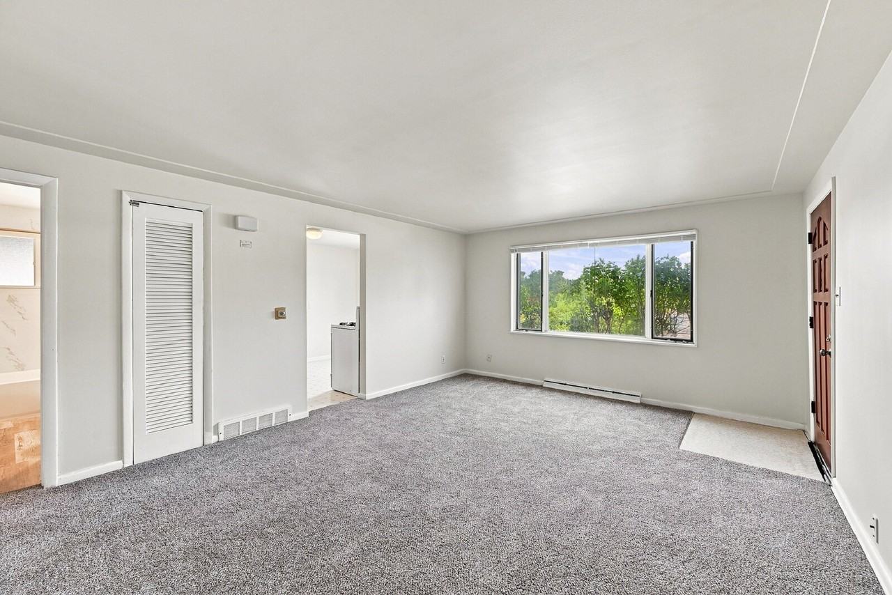 795 Emporia St - Photo 4 of 24