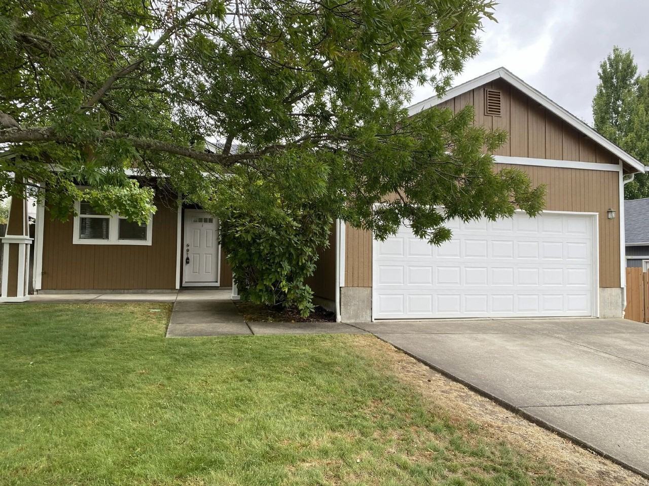 660 Callahan Dr - Photo 2 of 40