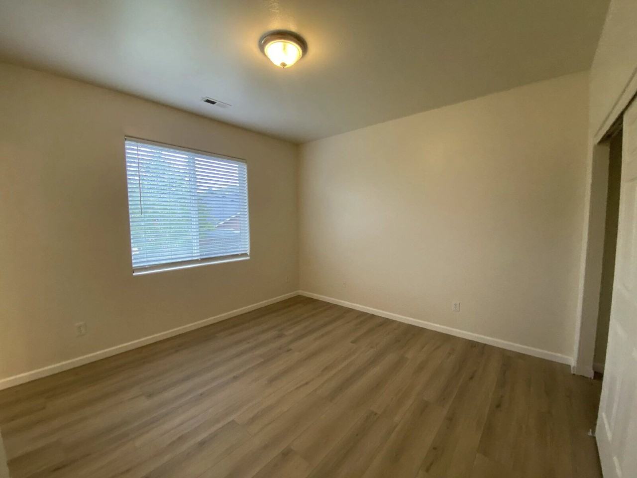 660 Callahan Dr - Photo 5 of 40