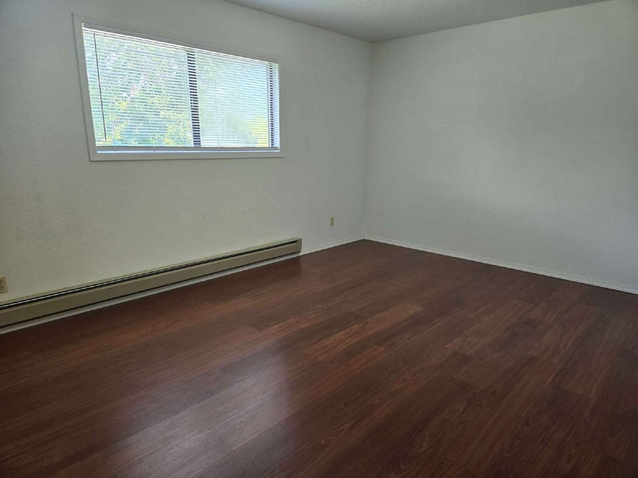 635 6th St W - Photo 6 of 12