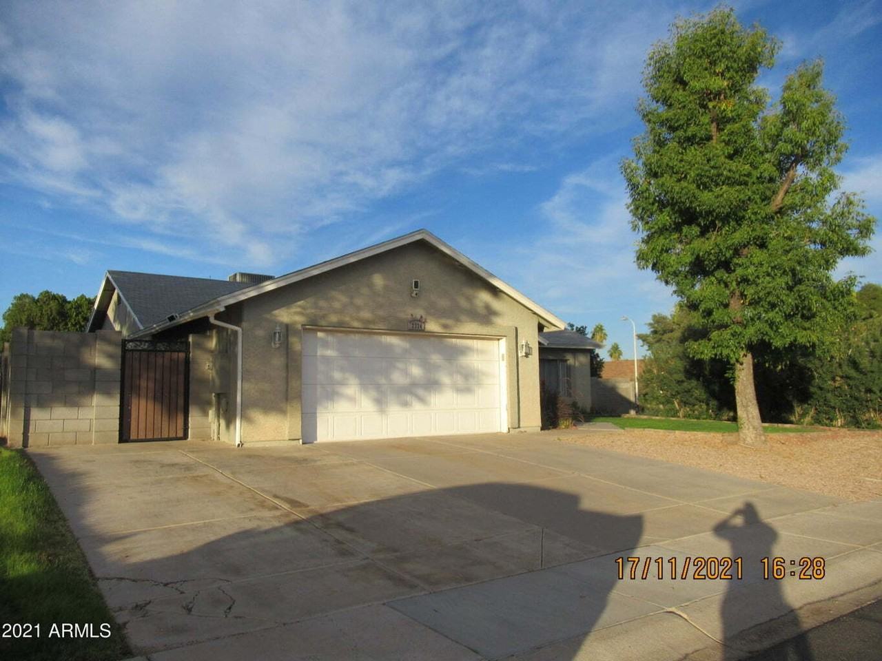 2324 W Highland Ct - Photo 3 of 43